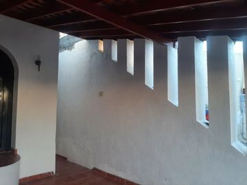 CASA HABITACION AMUEBLADA EN VENTA EN CADEREYTA JIMENEZ, NUEVO LEON, ZONA COL. NUEVA MADERO, CONSTRUCCION Y DISEÑO ARQUITECTONICO, ESTILO RUSTICO