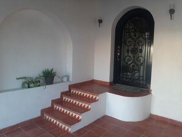 CASA HABITACION AMUEBLADA EN VENTA EN CADEREYTA JIMENEZ, NUEVO LEON, ZONA COL. NUEVA MADERO, CONSTRUCCION Y DISEÑO ARQUITECTONICO, ESTILO RUSTICO