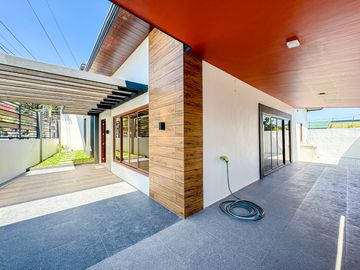 STUNNING BRAND NEW BUNGALOW HOUSE AND LOT