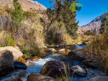 Terreno de 6.000 m2 con linda casa , cabaña y orilla de río, Cochiguaz, Valle del Elqui. $220 millones