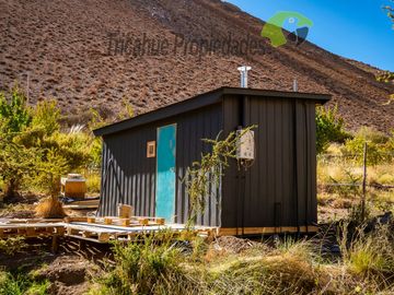 Terreno de 6.000 m2 con linda casa , cabaña y orilla de río, Cochiguaz, Valle del Elqui. $220 millones