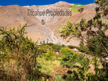 Terreno de 6.000 m2 con linda casa , cabaña y orilla de río, Cochiguaz, Valle del Elqui. $220 millones