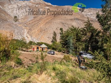 Terreno de 6.000 m2 con linda casa , cabaña y orilla de río, Cochiguaz, Valle del Elqui. $220 millones