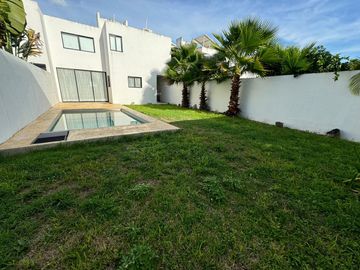 PRECIOSA CASA EN VENTA EN BOTÁNICO RESIDENCIAL CONKAL, MÉRIDA