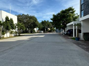 PRECIOSA CASA EN VENTA EN BOTÁNICO RESIDENCIAL CONKAL, MÉRIDA