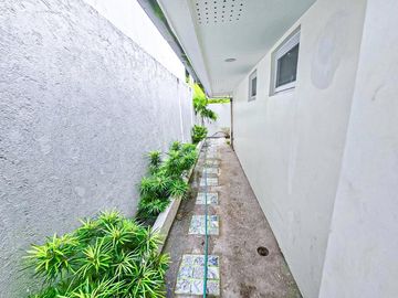 2 STOREY MODERN SINGLE HOUSE AND LOT FOR SALE IN BF RESORT VILLAGE LAS PIÑAS CITY