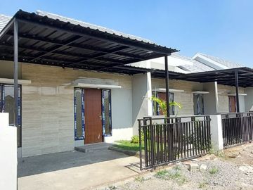Rumah Cantik di Kedamean Regency Gresik - Desain Elegan dan Lokasi Menarik