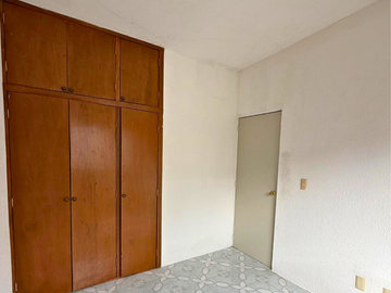 Práctica casa habitación en buena condiciones en venta ubicada en Real del Sol en Tecámac