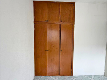 Práctica casa habitación en buena condiciones en venta ubicada en Real del Sol en Tecámac