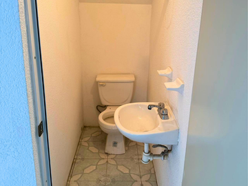 Práctica casa habitación en buena condiciones en venta ubicada en Real del Sol en Tecámac