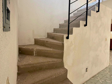 Práctica casa habitación en buena condiciones en venta ubicada en Real del Sol en Tecámac