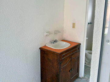Práctica casa habitación en buena condiciones en venta ubicada en Real del Sol en Tecámac