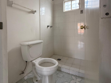 Práctica casa habitación en buena condiciones en venta ubicada en Real del Sol en Tecámac
