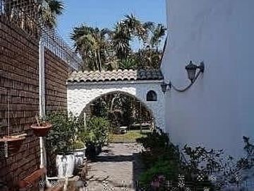 VENDO HERMOSA CASA EN AV. LA ENCALADA