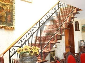 VENDO HERMOSA CASA EN AV. LA ENCALADA