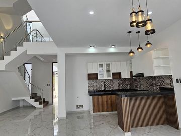 VENTA DE CASA DE TRES PISOS EN ESTRENO  EN BOULEVARD PARK PLAZA - PIURA