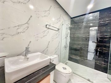 Massive Corner House with pool For sale in Multinational village Paranaque