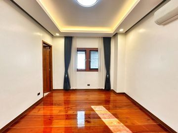Massive Corner House with pool For sale in Multinational village Paranaque