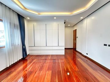 Massive Corner House with pool For sale in Multinational village Paranaque