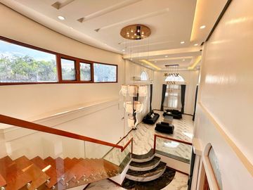 Massive Corner House with pool For sale in Multinational village Paranaque