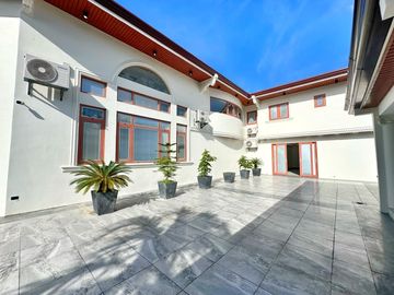 Massive Corner House with pool For sale in Multinational village Paranaque