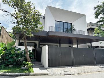 5 Bedrooms Brand new house for sale near Airport