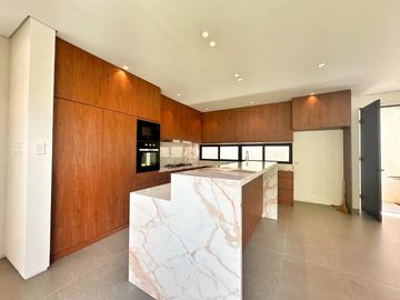 5 Bedrooms Brand new house for sale near Airport