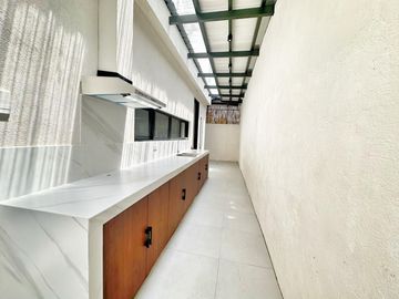 5 Bedrooms Brand new house for sale near Airport