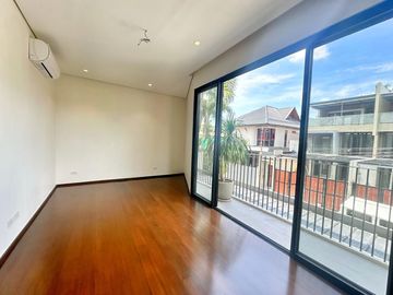 5 Bedrooms Brand new house for sale near Airport
