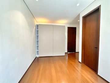 5 Bedrooms Brand new house for sale near Airport