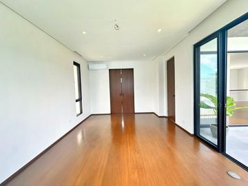 5 Bedrooms Brand new house for sale near Airport