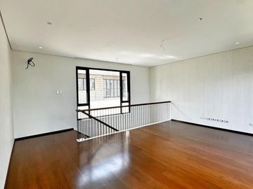 5 Bedrooms Brand new house for sale near Airport