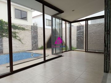 Venta casa Urbanización Ciudad Celeste cerca Plaza Batan Samborondon Guayaquil
