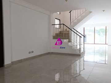 Venta casa Urbanización Ciudad Celeste cerca Plaza Batan Samborondon Guayaquil