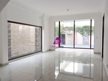 Venta casa Urbanización Ciudad Celeste cerca Plaza Batan Samborondon Guayaquil