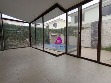 Venta casa Urbanización Ciudad Celeste cerca Plaza Batan Samborondon Guayaquil
