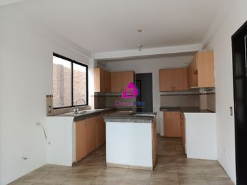 Venta casa Urbanización Ciudad Celeste cerca Plaza Batan Samborondon Guayaquil