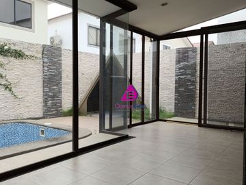 Venta casa Urbanización Ciudad Celeste cerca Plaza Batan Samborondon Guayaquil