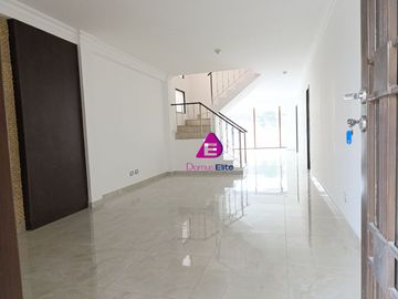 Venta casa Urbanización Ciudad Celeste cerca Plaza Batan Samborondon Guayaquil