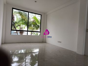 Venta casa Urbanización Ciudad Celeste cerca Plaza Batan Samborondon Guayaquil