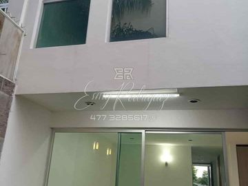 CASA EN VENTA, SIERRA NOGAL. León,Gto; 3 REC. TODAS CON BAÑO, CERCA DE LA IBERO, EXCELENTE OPORTUNIDAD