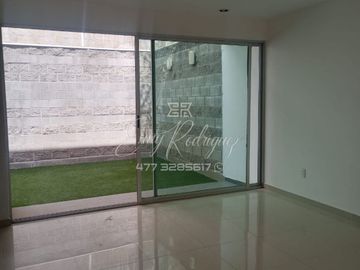 CASA EN VENTA, SIERRA NOGAL. León,Gto; 3 REC. TODAS CON BAÑO, CERCA DE LA IBERO, EXCELENTE OPORTUNIDAD