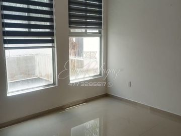 CASA EN VENTA, SIERRA NOGAL. León,Gto; 3 REC. TODAS CON BAÑO, CERCA DE LA IBERO, EXCELENTE OPORTUNIDAD