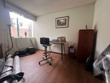 VENTA CASA EN RINCONADA DEL LAGO, LA MOLINA.  CASA DE UN SOLO NIVEL CON PISCINA, JARDÍN, TERRAZA, ZONA PARRILLA, HORNO Y EXCELENTE UBICACIÓN