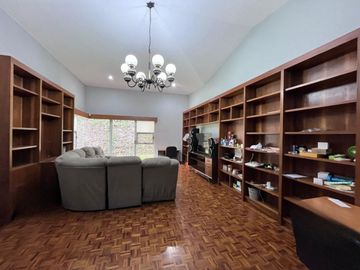 CASA EN RENTA CON INCREÍBLES ESPACIOS Y MUY  BIEN UBICADA.