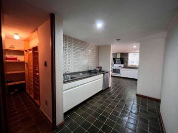 CASA EN RENTA CON INCREÍBLES ESPACIOS Y MUY  BIEN UBICADA.