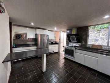 CASA EN RENTA CON INCREÍBLES ESPACIOS Y MUY  BIEN UBICADA.