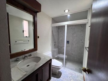 CASA EN RENTA CON INCREÍBLES ESPACIOS Y MUY  BIEN UBICADA.