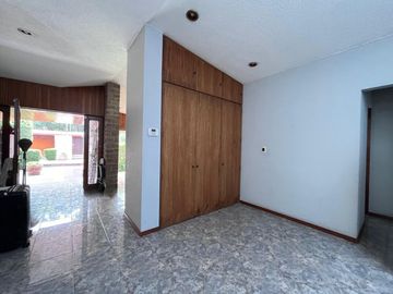 CASA EN RENTA CON INCREÍBLES ESPACIOS Y MUY  BIEN UBICADA.