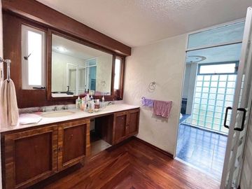 CASA EN RENTA CON INCREÍBLES ESPACIOS Y MUY  BIEN UBICADA.